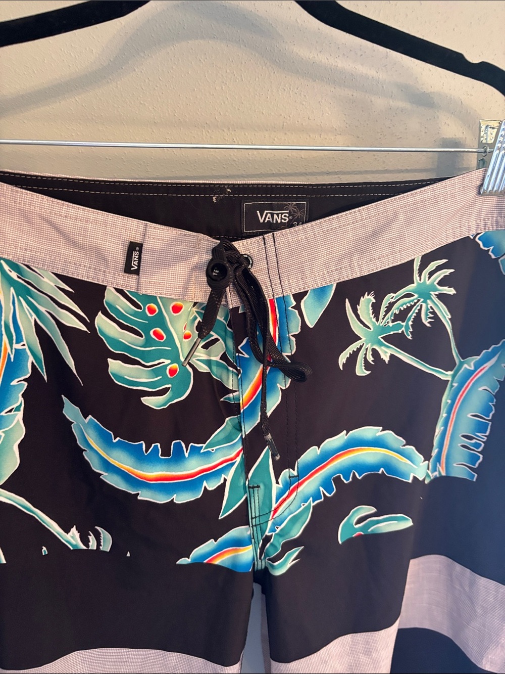 Vans Men’s Black Tropical Print Swim Trunks, Size 34